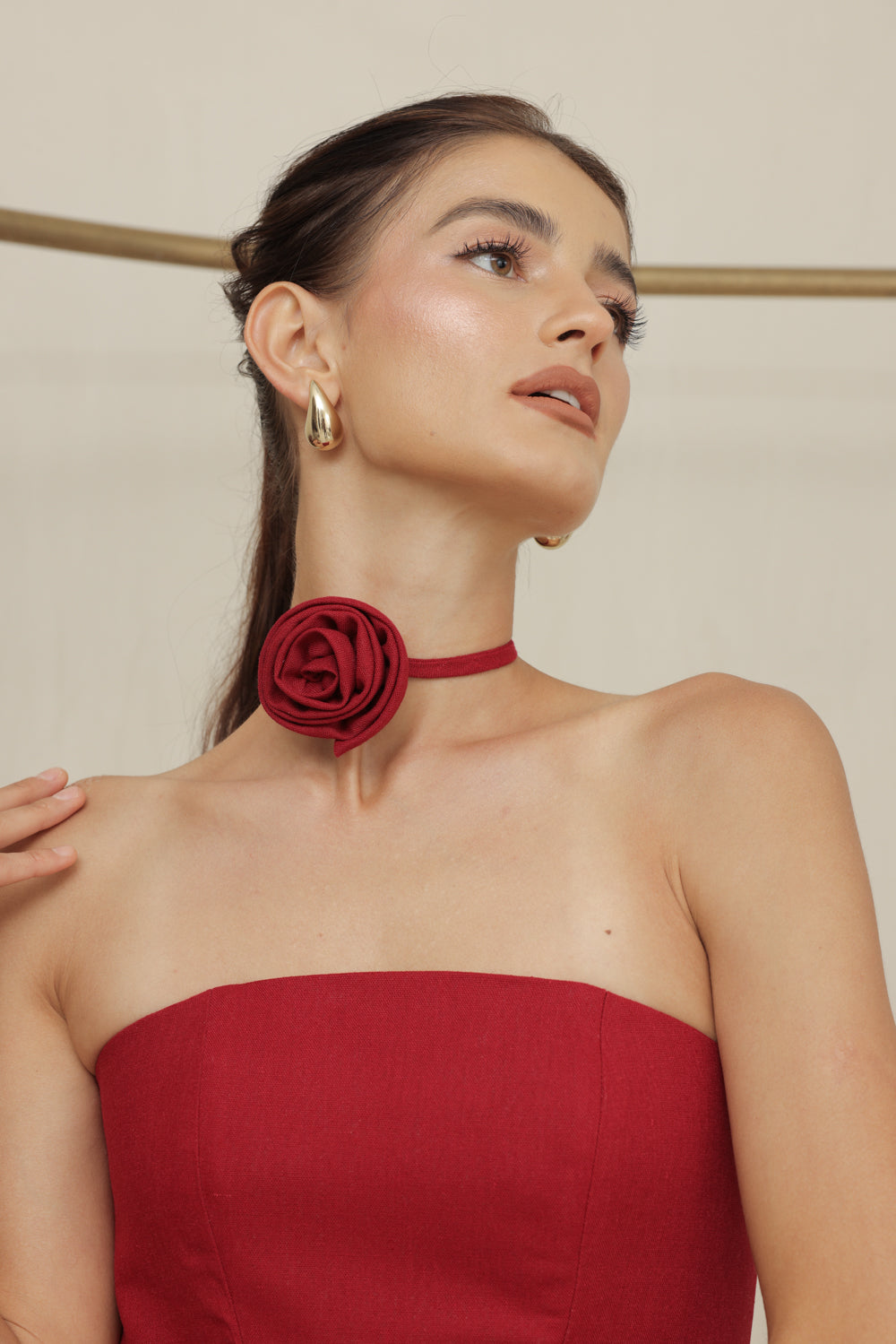 COCO DRESS Strapless Baroque Style Waist Midi Dress with Floral Neckpiece (Maroon Linen)