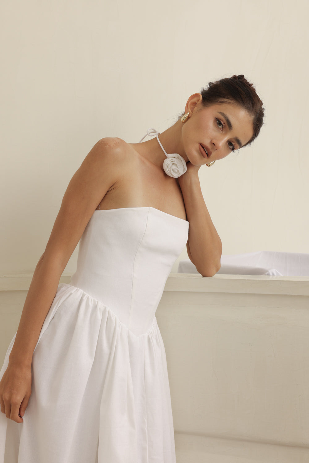 COCO DRESS Strapless Baroque Style Waist Midi Dress with Floral Neckpiece (White Linen)