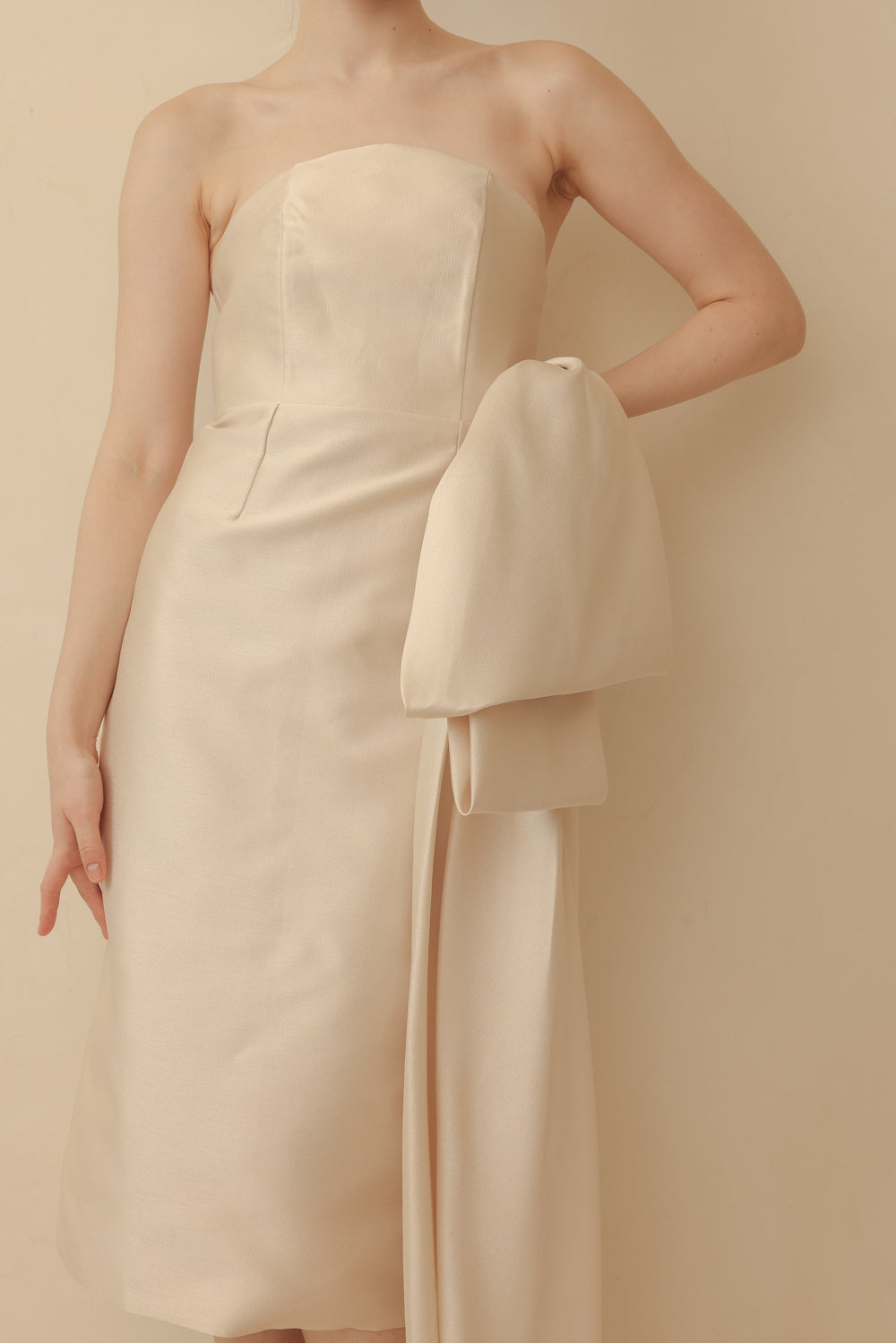 CORAZON Curve Neckline Pencil Skirt Midi Dress with Side Bow Trail (Light Gold Gazaar)