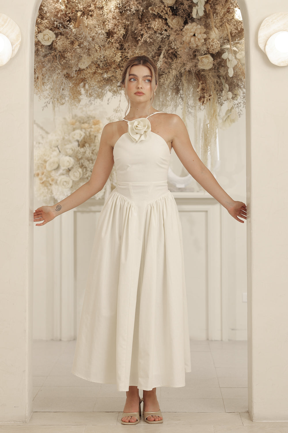 CELESTE Sleeveless Baroque Style Waist Midi Dress with Floral Detail o ...