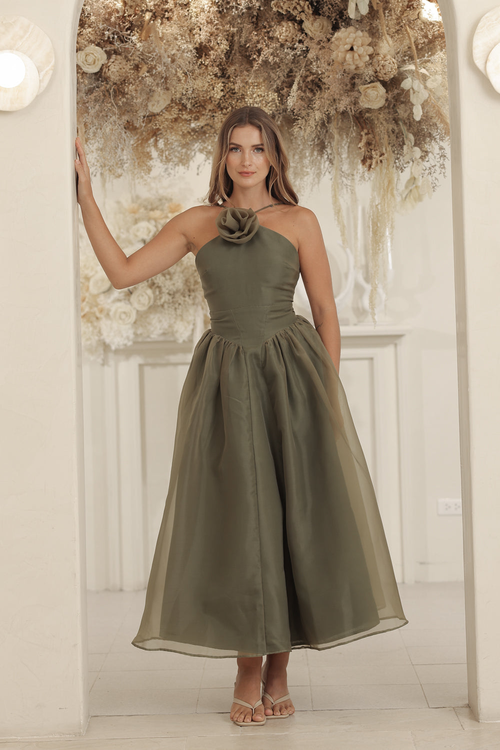 CELESTE Sleeveless Baroque Style Waist Midi Dress with Floral Detail o ...